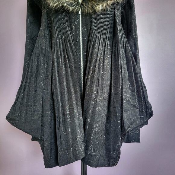 Talk of the Walk Pleated Waterfall Low Cut Faux Fur Balloon Sleeve Jacquard Coat - Picture 7 of 16